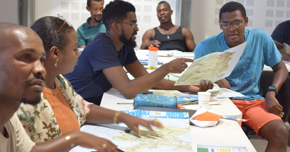 La 3CO en relation avec ses Offices de Tourisme et Sport organise la 1ère édition de La formation de guide accompagnateur de la randonnée au Pôle d’Excellence Rurale de Coconi depuis le 02 mai 2022